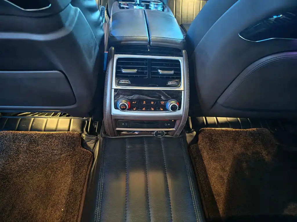 BMW 7 Series 2019 — фото 14