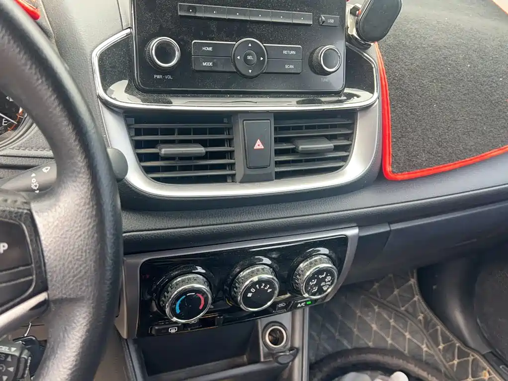 Toyota Yaris L 2023