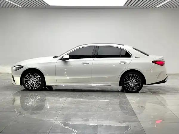 Mercedes-Benz C-Class 2024