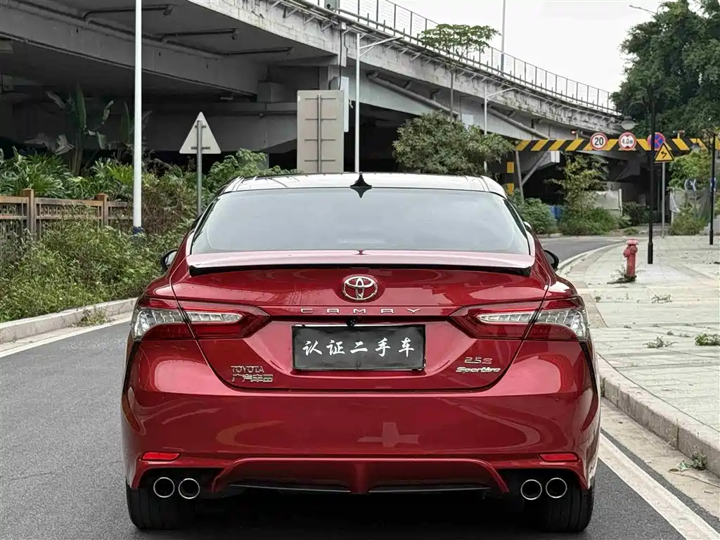 Toyota Camry 2018 — фото 19