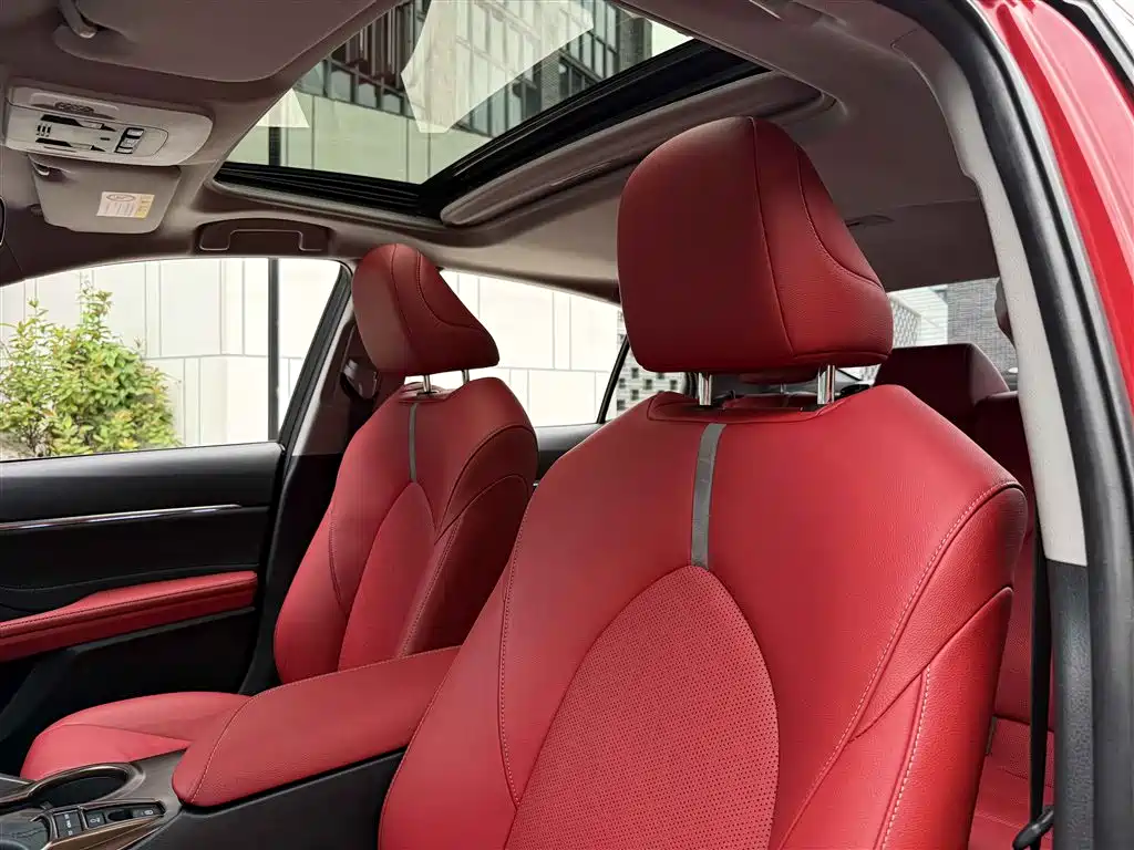 Toyota Camry 2018 — фото 16