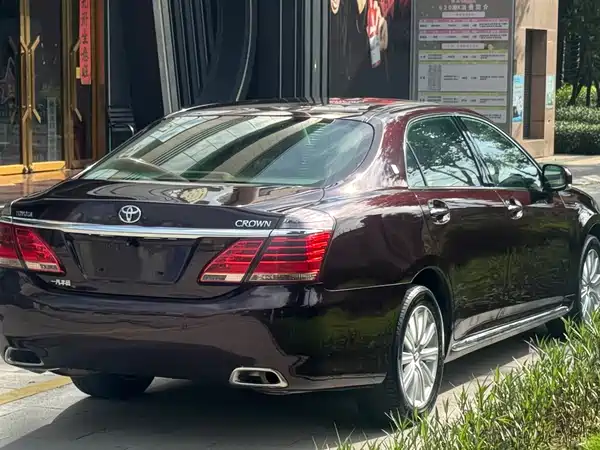 Toyota Crown 2013