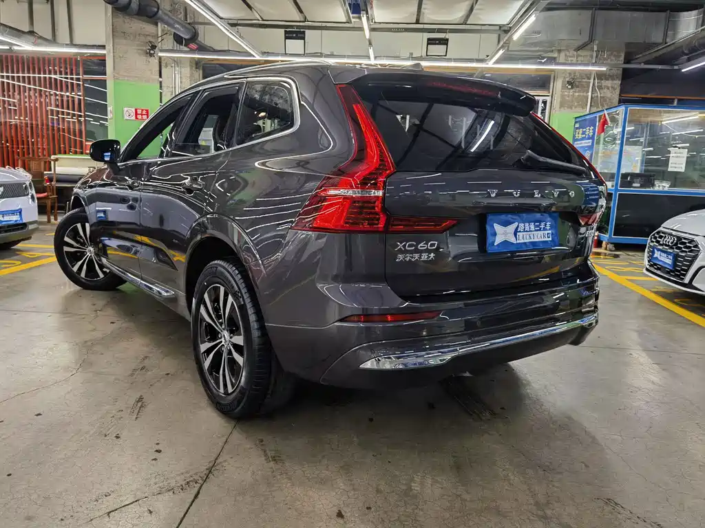 Volvo XC60 2022 — фото 4