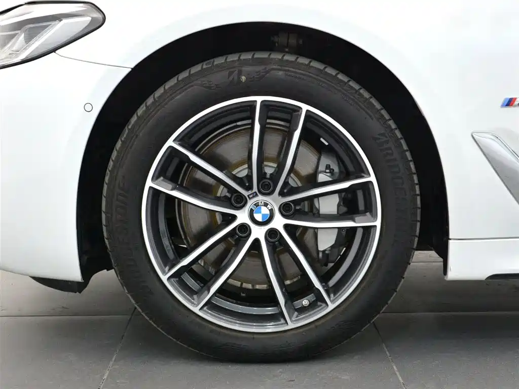 BMW 5 Series 2023 — фото 15