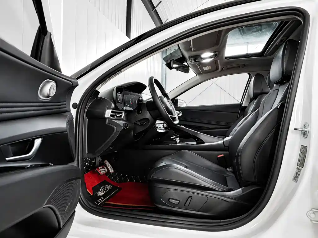 Hyundai Elantra 2023 — фото 20