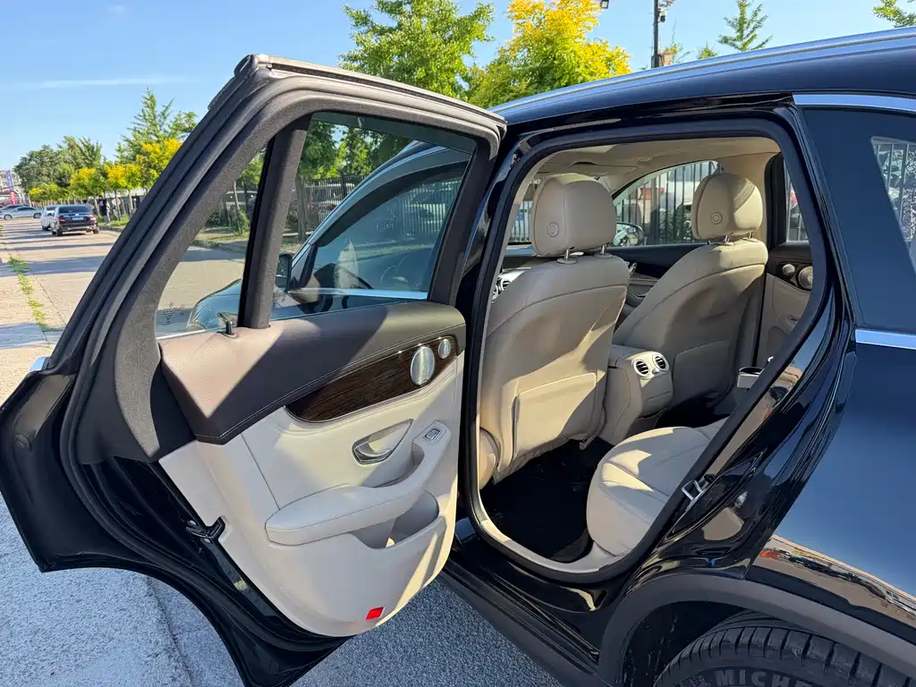 Mercedes-Benz GLC 2018 — фото 14