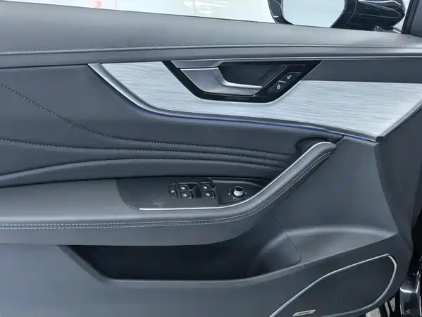 Hongqi HS5 2025