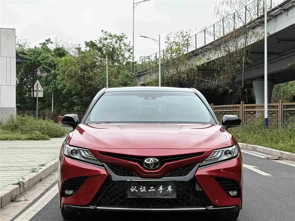 Toyota Camry 2018 — фото 1