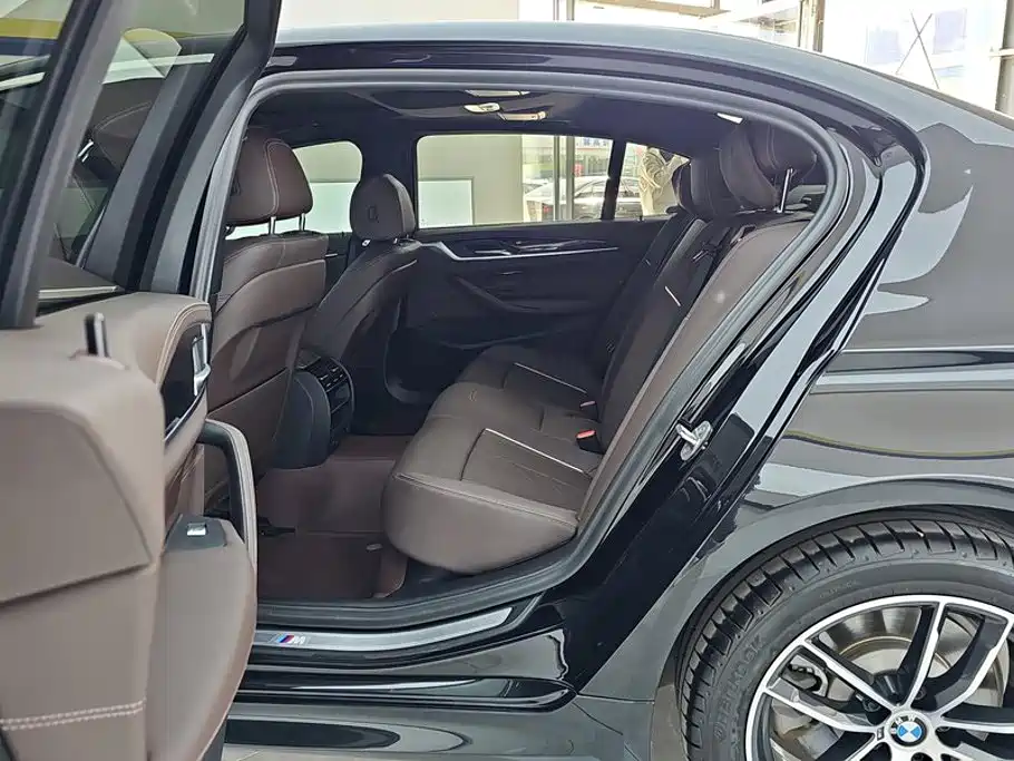 BMW 5 Series 2023 — фото 11