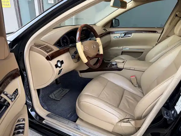 Mercedes-Benz S-Class 2011