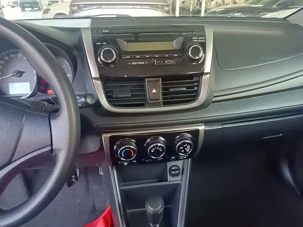 Toyota Yaris L 2018 — фото 13
