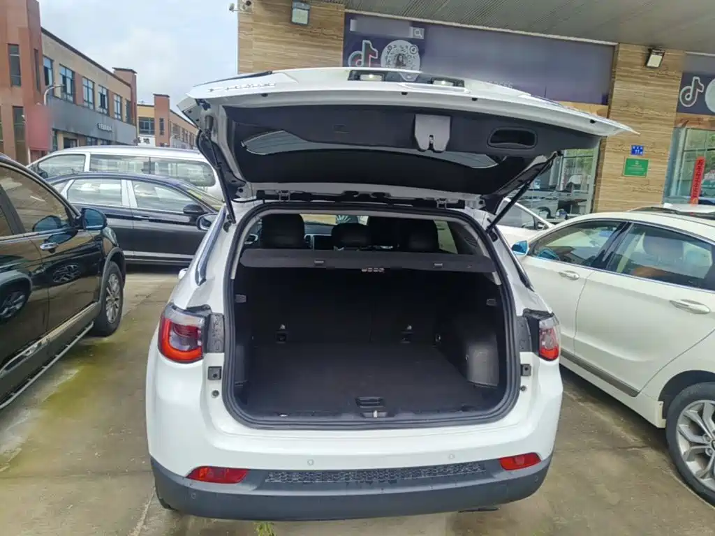 Jeep Compass 2018 — фото 19