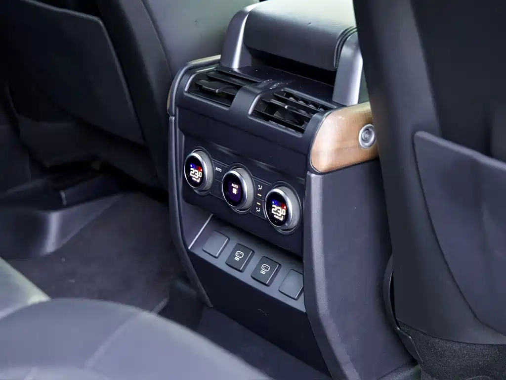 Land Rover Defender 2022 — фото 18