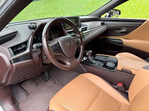 Lexus ES 2021