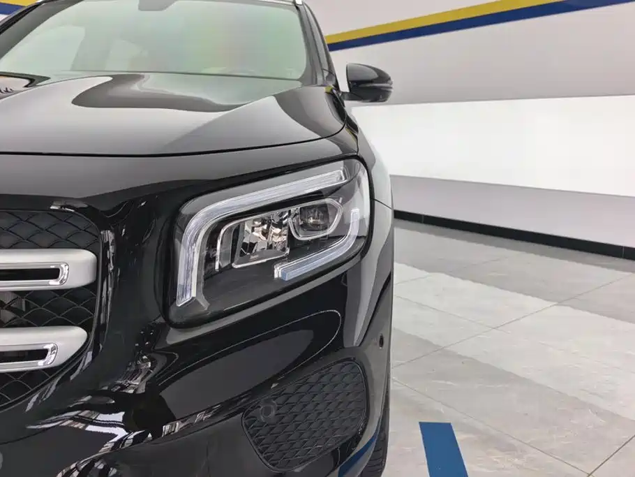 Mercedes-Benz GLB 2021