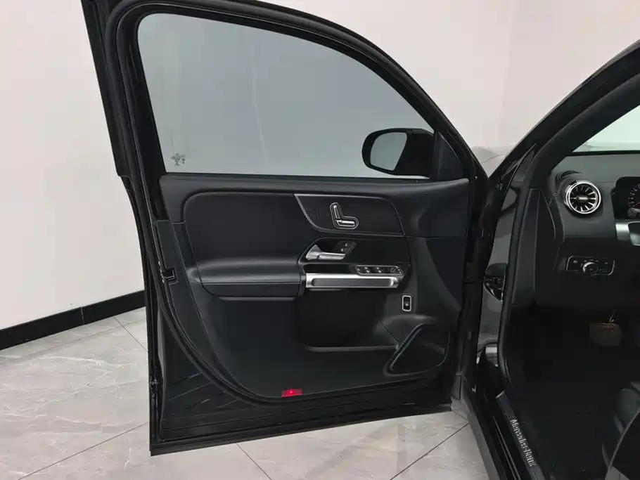 Mercedes-Benz GLB 2021