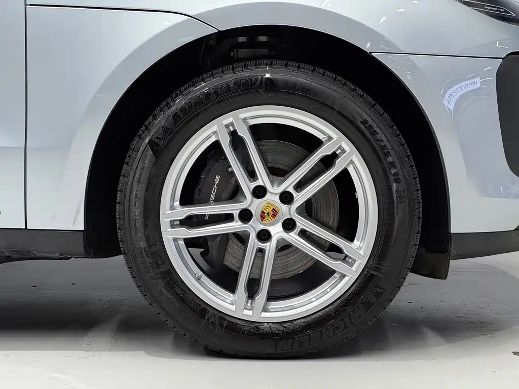 Porsche Macan 2023 — фото 19