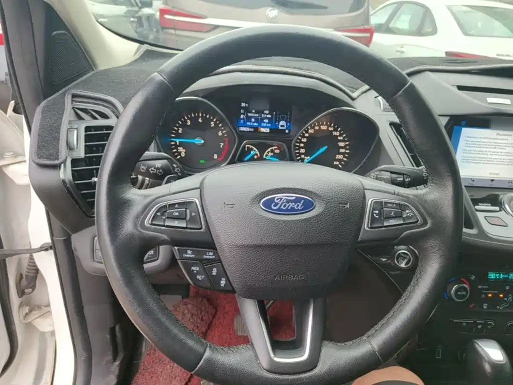 Ford Kuga 2017 — фото 11
