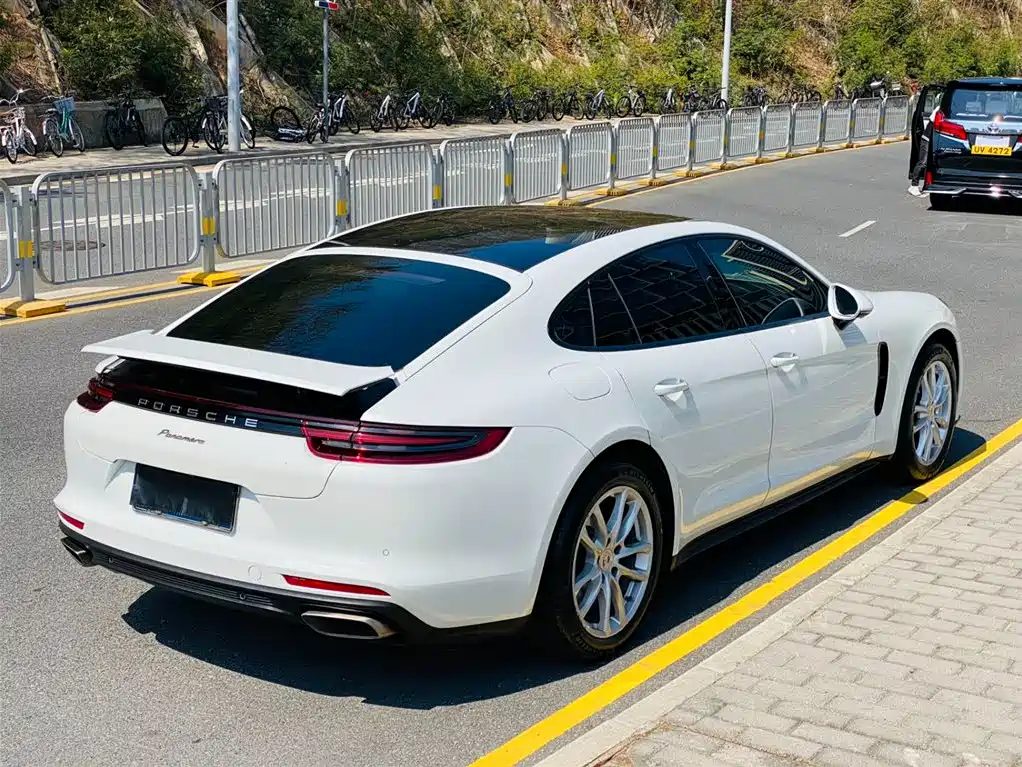 Porsche Panamera 2019 — фото 9