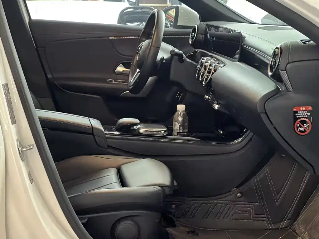 Mercedes-Benz A-Class 2022 — фото 11