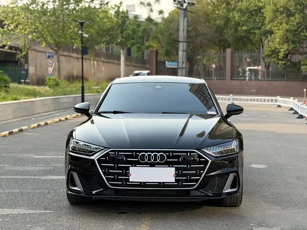 Audi A7L 2024 — фото 1
