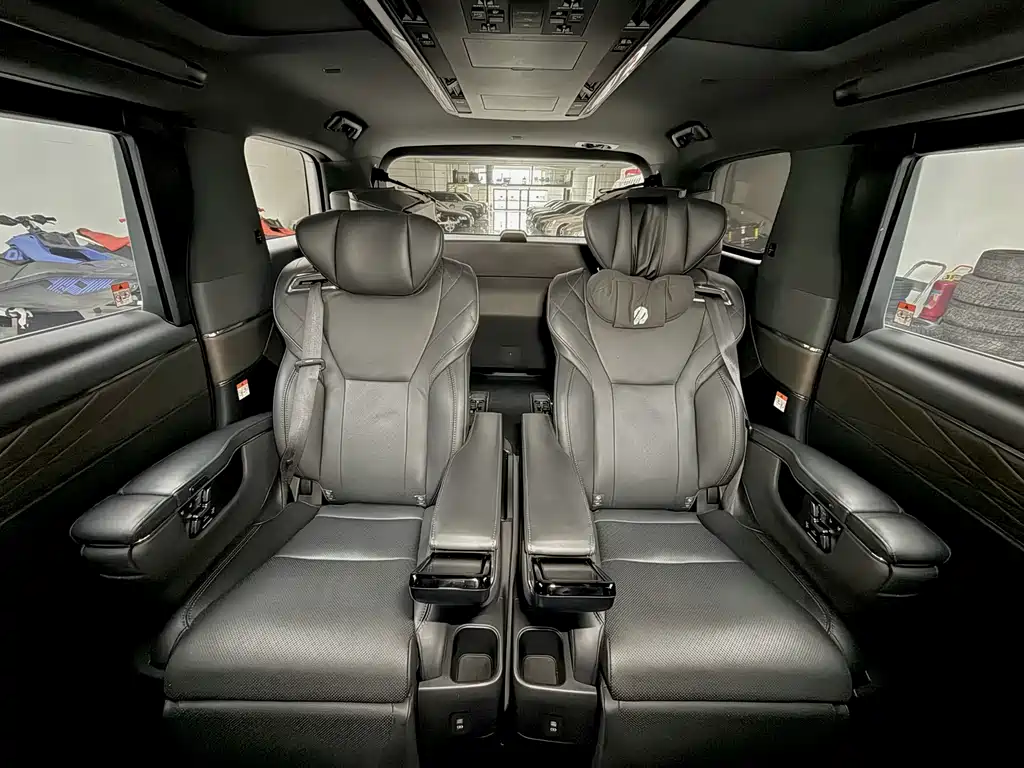 Toyota Alphard 2024 — фото 13