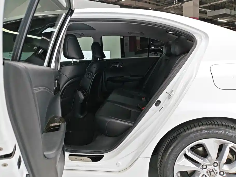Honda Accord 2015 — фото 11