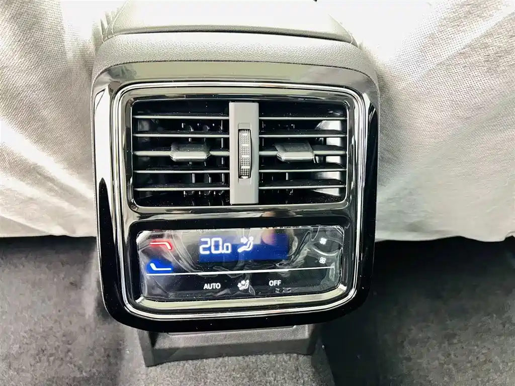 Volkswagen Passat — фото 17