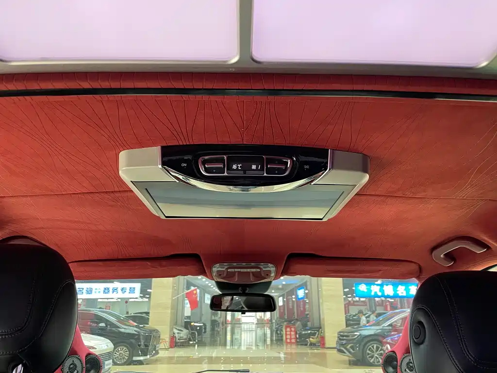 Mercedes-Benz V-Class 2019 — фото 15
