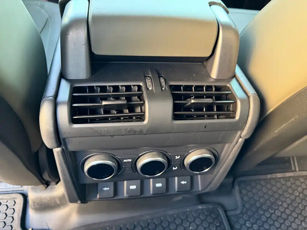 Land Rover Defender 2021 — фото 9