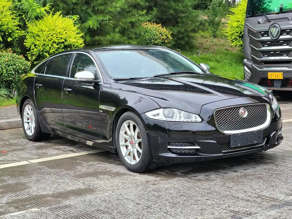 Jaguar XJ 2015 — фото 3