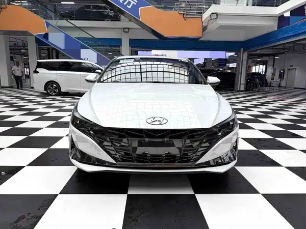 Hyundai Elantra 2022