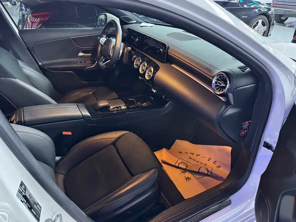 Mercedes-Benz A-Class 2019 — фото 10