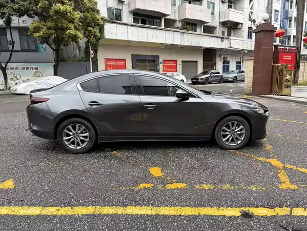 Mazda 3 Axela 2023