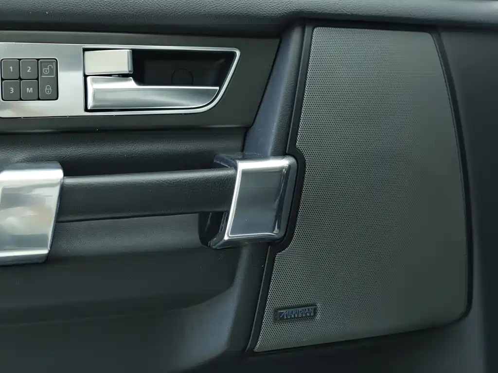 Land Rover Discovery 2016 — фото 6