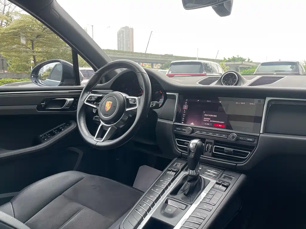 Porsche Macan 2019 — фото 11