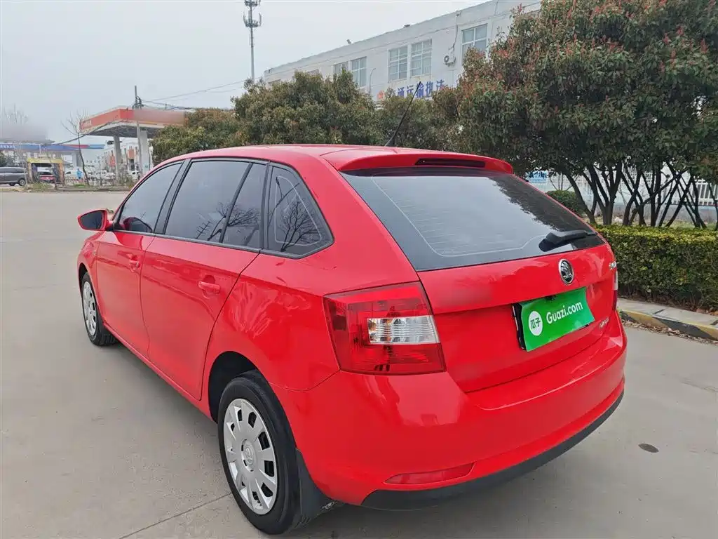 Skoda Rapid Spaceback 2016 — фото 14