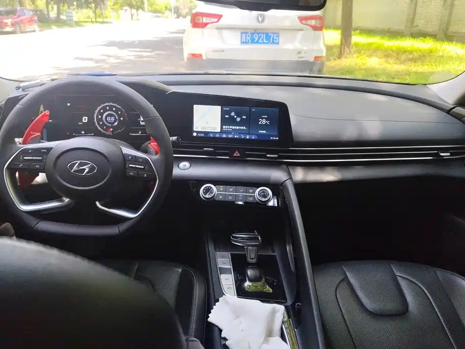 Hyundai Elantra 2020 — фото 12