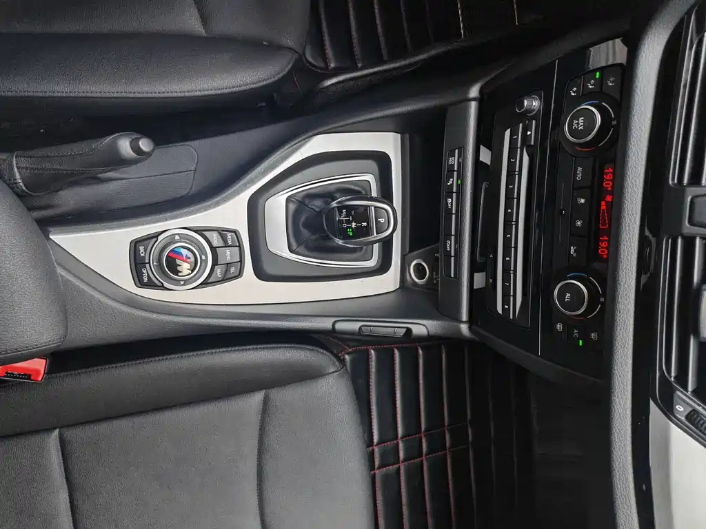 BMW X1 2015 — фото 16