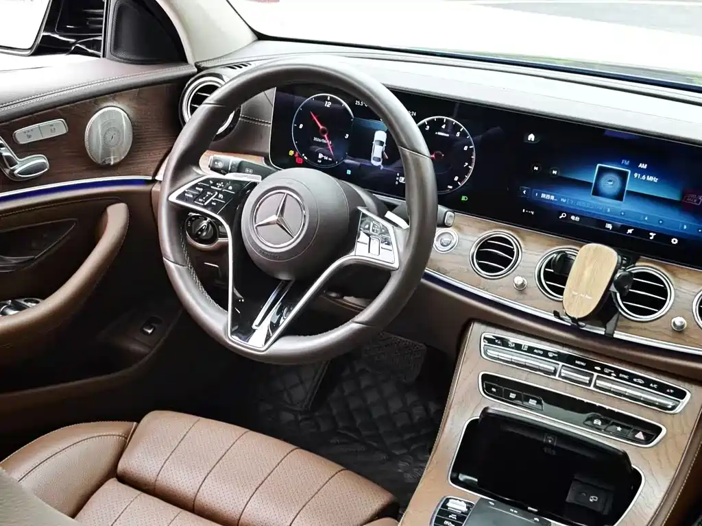 Mercedes-Benz E-Class 2022 — фото 6