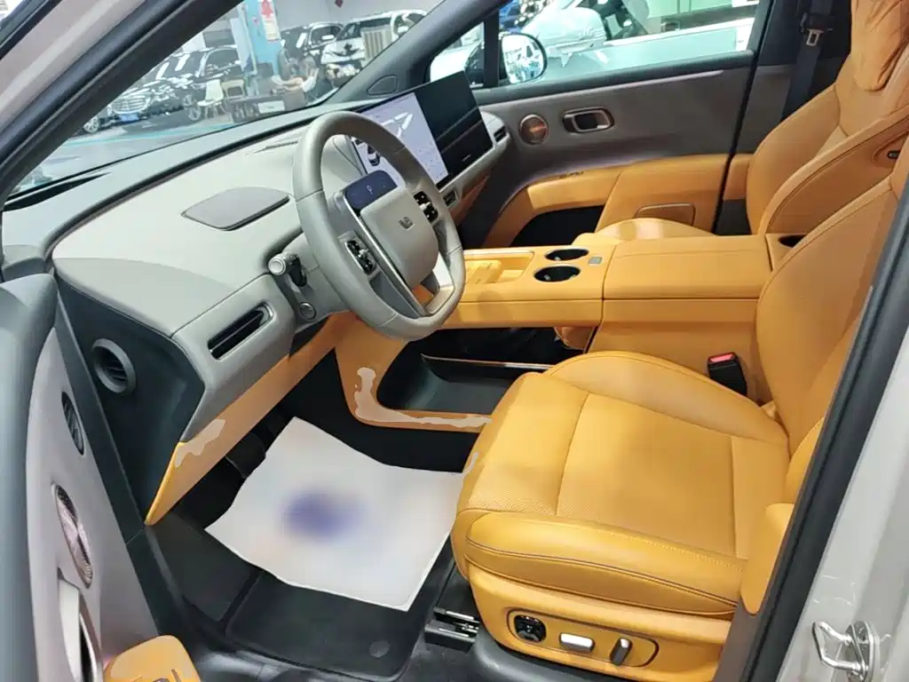 Li Auto i8 2025 — фото 15