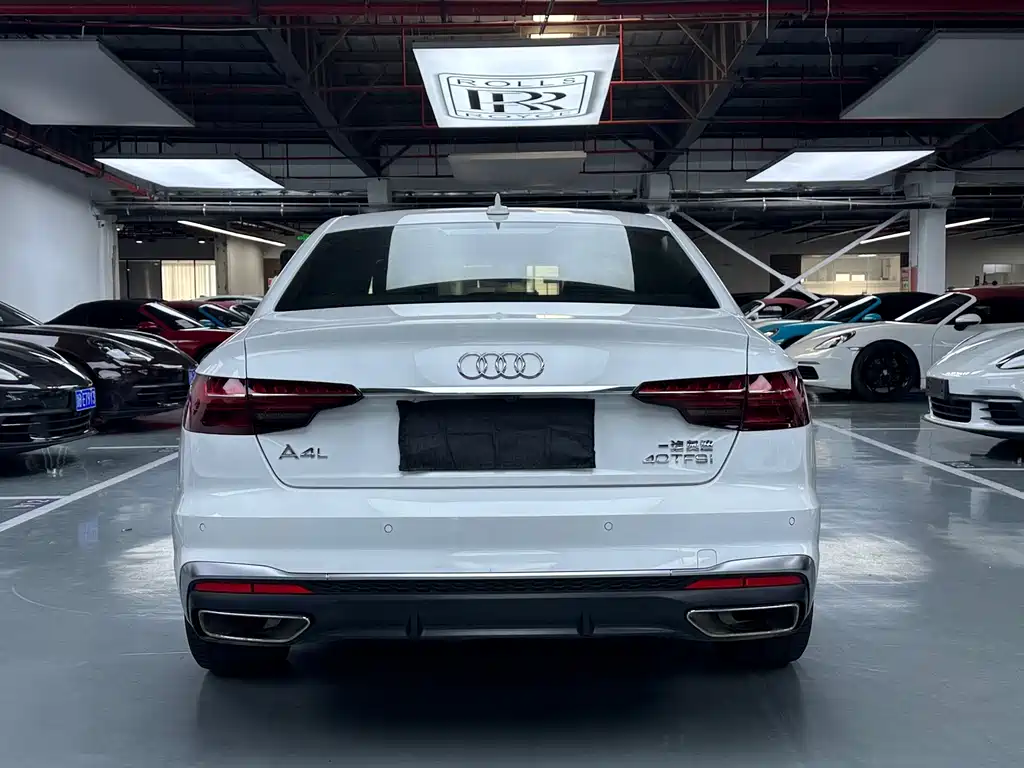 Audi A4L 2022 — фото 17