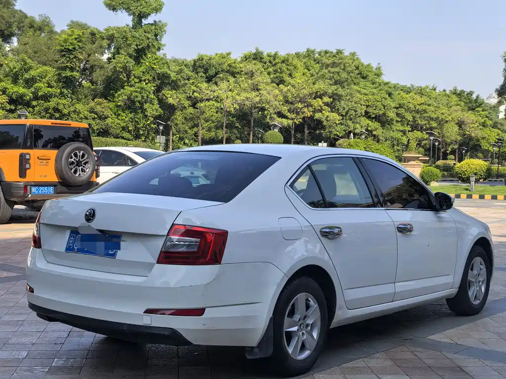Skoda Octavia 2016 — фото 9