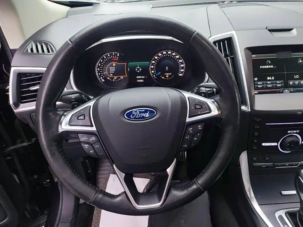 Ford Edge 2017 — фото 11