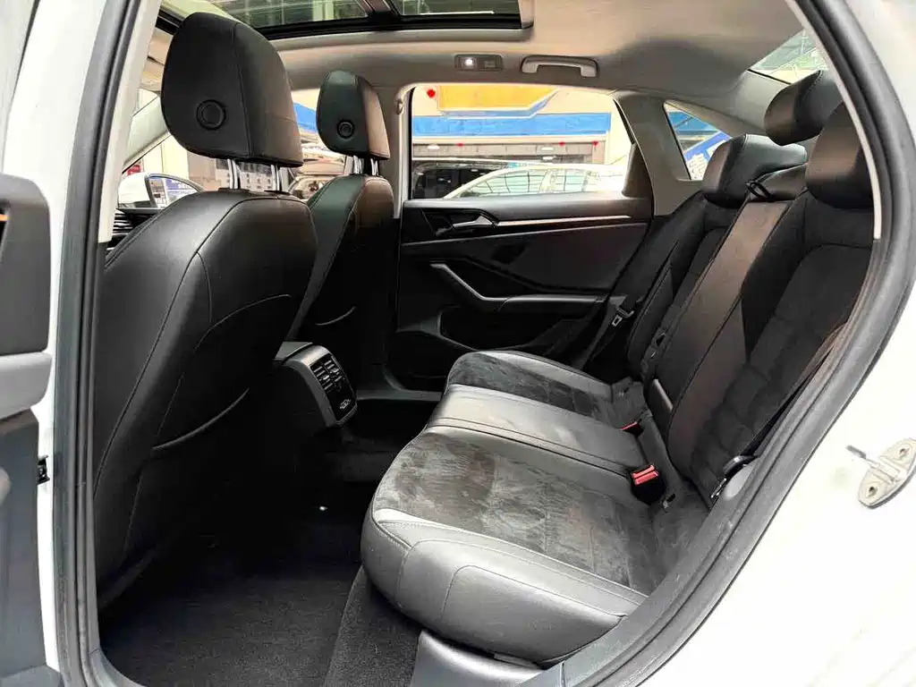 Volkswagen Sagitar 2022