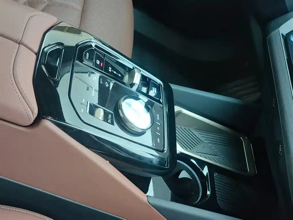 BMW i5 2025 — фото 11
