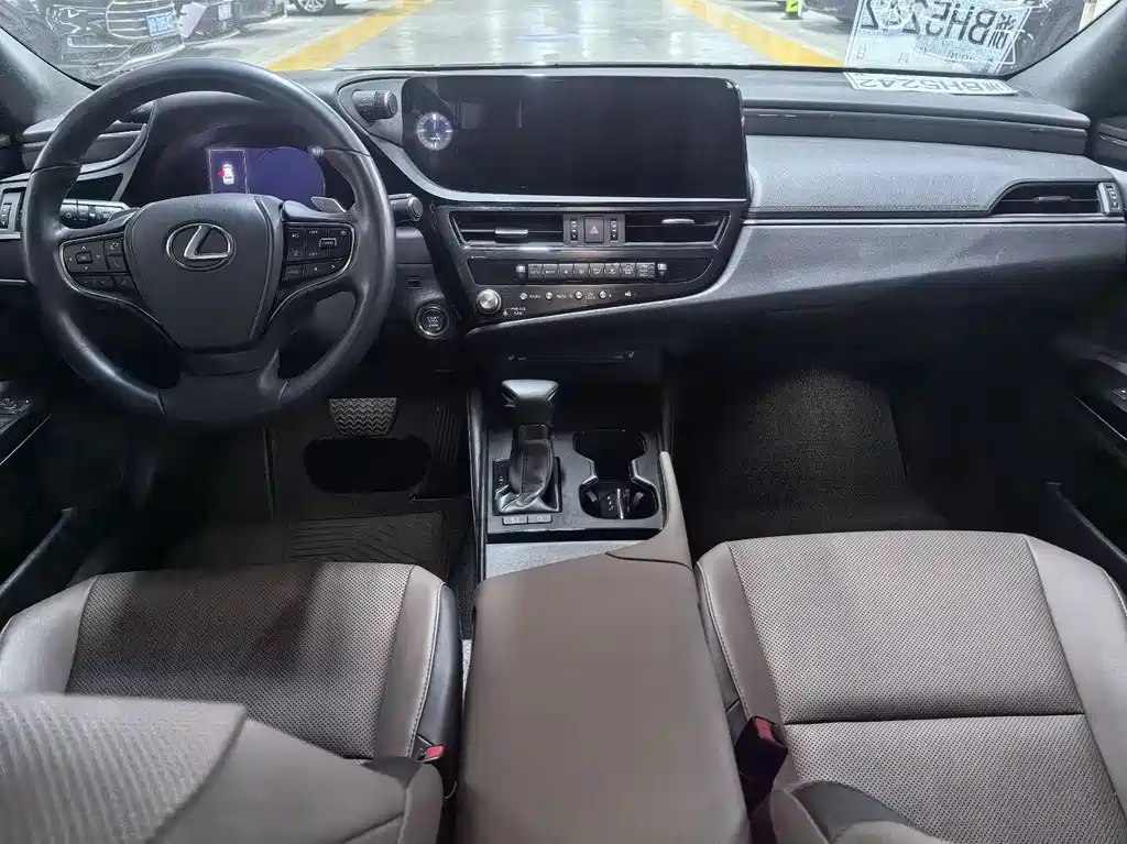 Lexus ES 2022 — фото 10