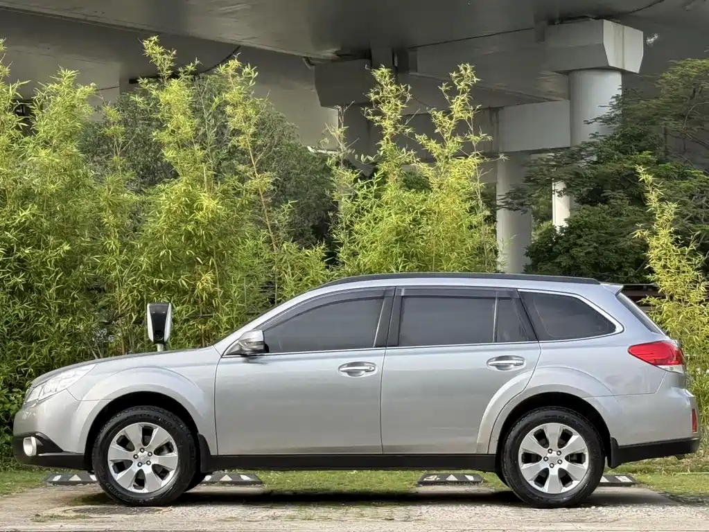 Subaru Outback 2010 — фото 7