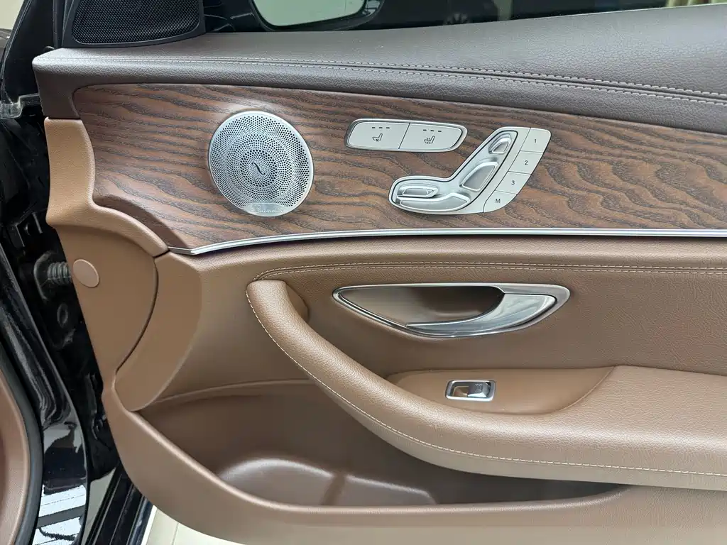 Mercedes-Benz E-Class 2020 — фото 16