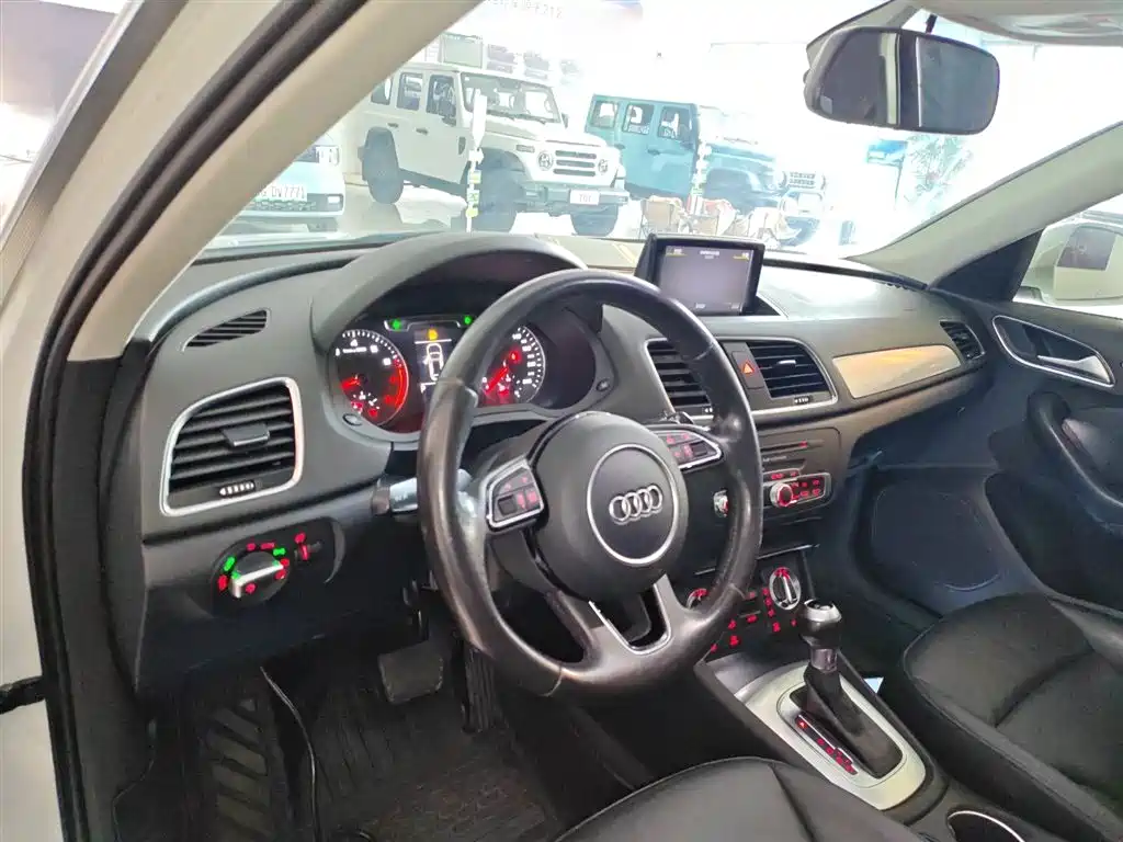 Audi Q3 2014 — фото 10